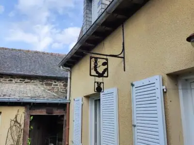 Enseigne forgée. Ouvrages en ferronnerie et métallerie en Côtes d'Armor