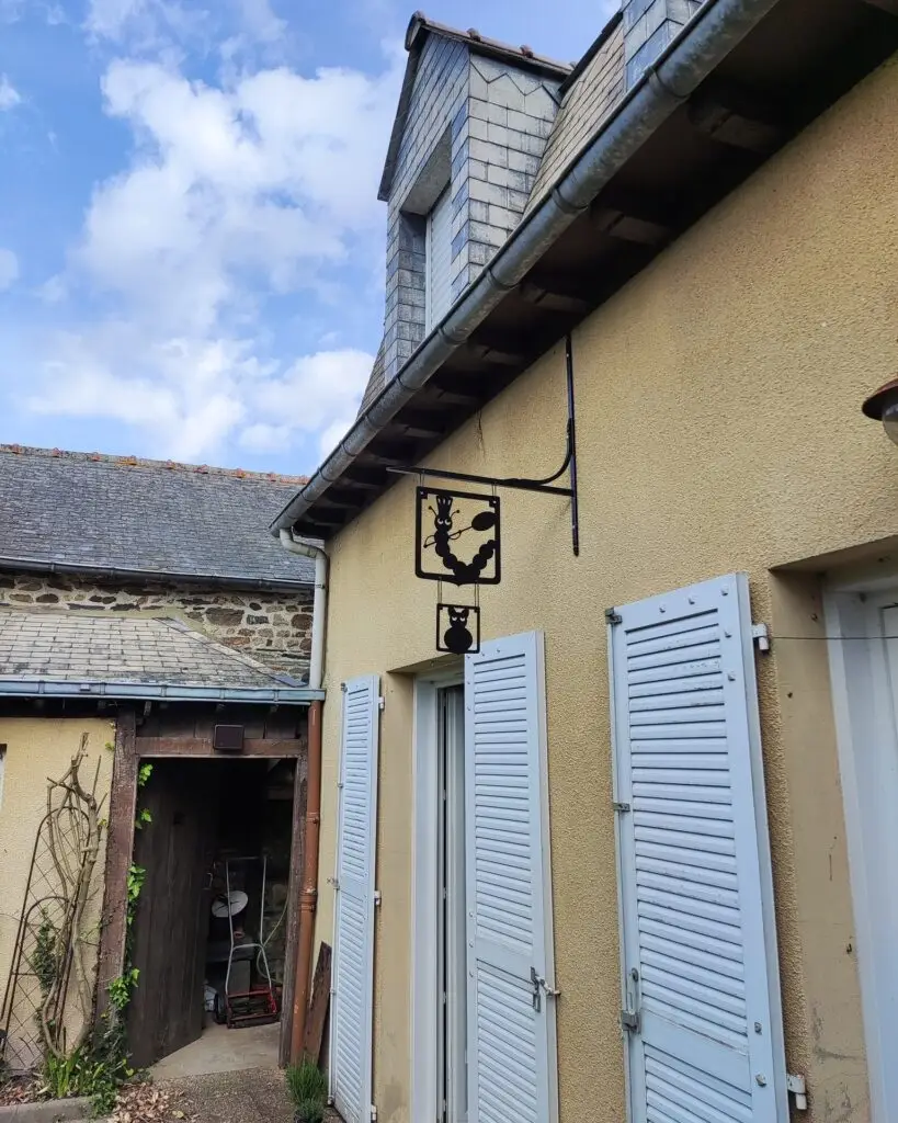 Enseigne forgée. Ouvrages en ferronnerie et métallerie en Côtes d'Armor